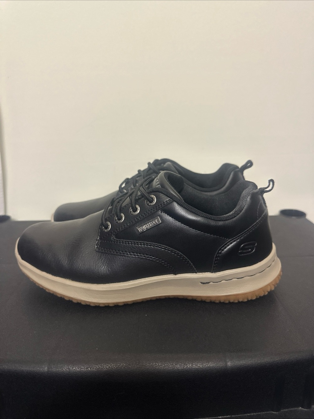 Skechers Men's Size 7 Black Slip In Shoe